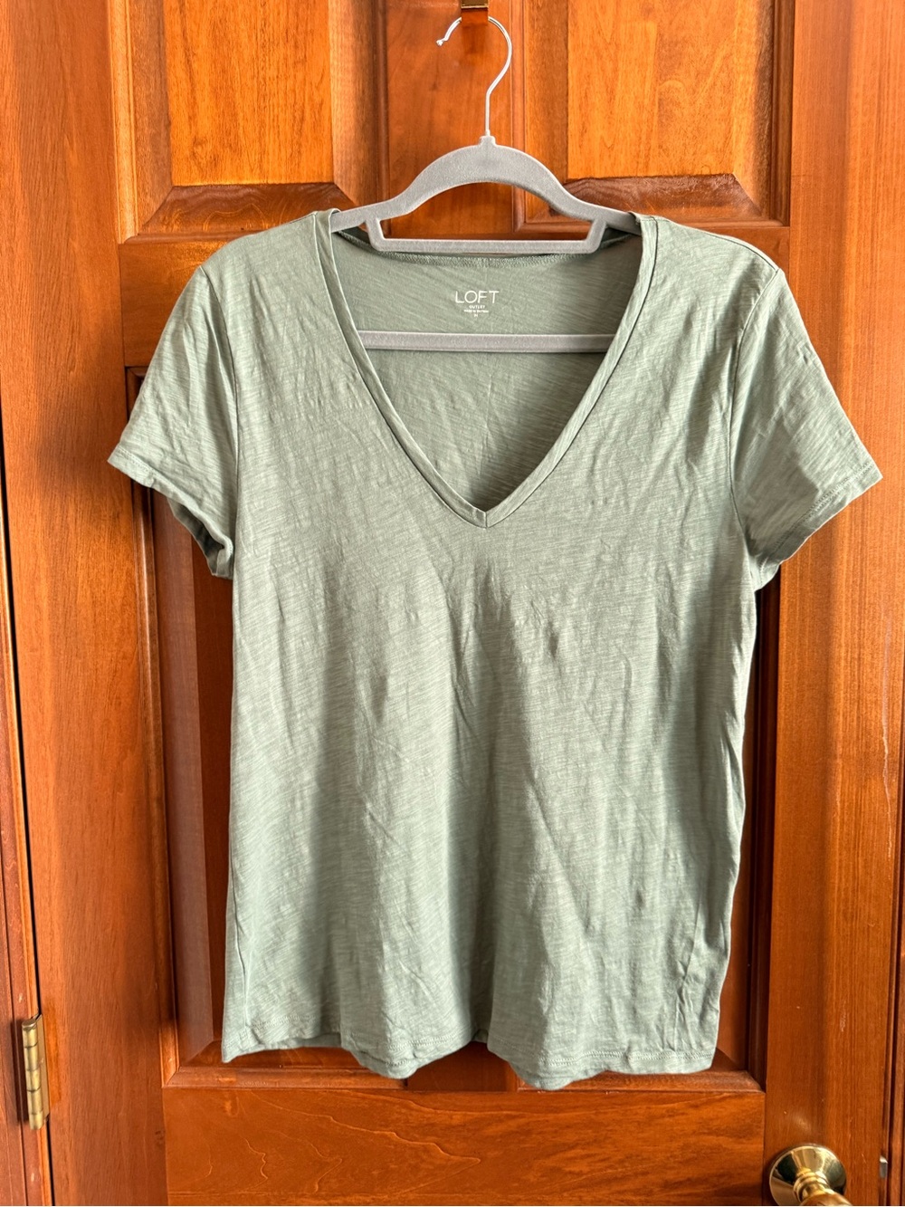 LOFT Outlet Olive Green 100% Cotton V-Neck Slub Tee Women’s Medium